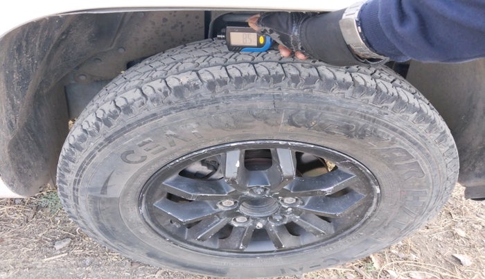 2015 Mahindra TUV300 T8, Diesel, Manual, 83,296 km, tyre