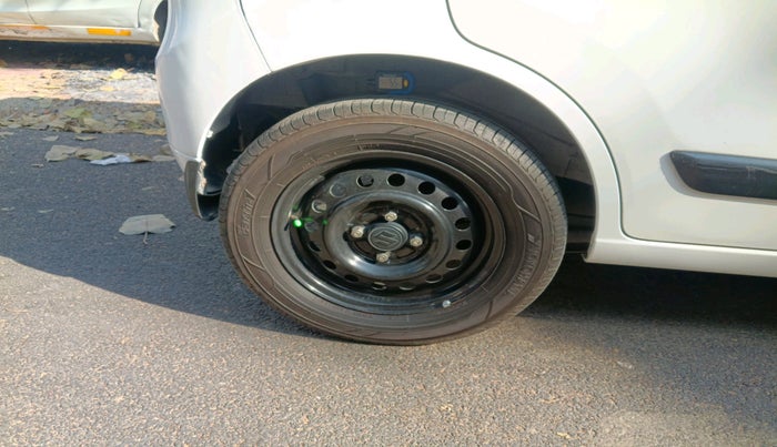 2017 Maruti Wagon R 1.0 VXI AMT, Petrol, Automatic, 35,570 km, tyre