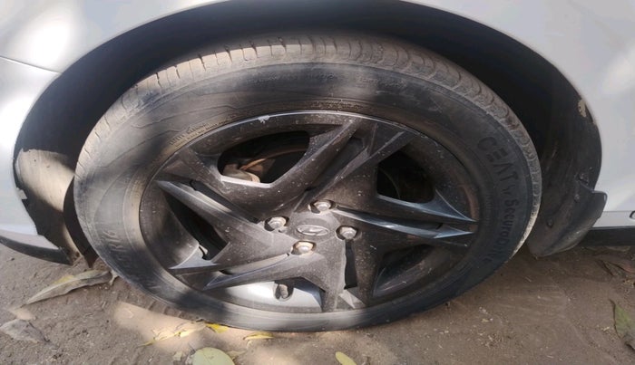 2020 Hyundai NEW I20 SPORTZ 1.0T GDI IMT, Petrol, Manual, 42,461 km, tyre