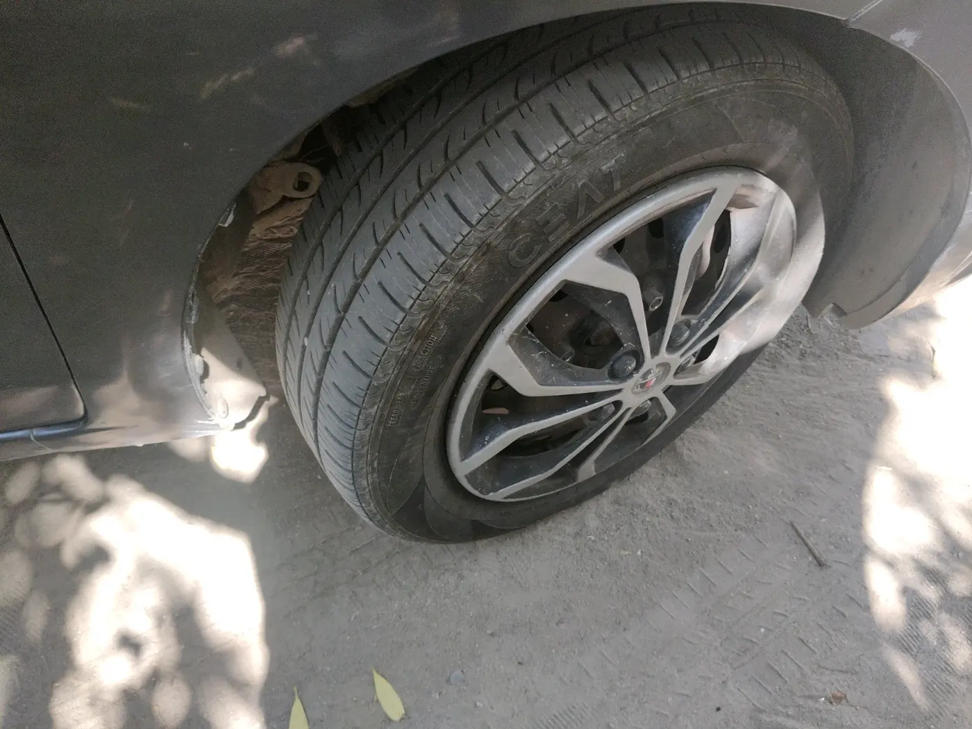 2015 Maruti Ertiga VDI, Diesel, Manual, 2,02,585 km, tyre
