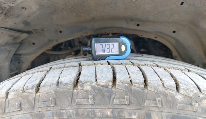 2016 Mitsubishi Pajero Sport 2.5 AT 4X2, Diesel, Automatic, 2,30,236 km, tyre