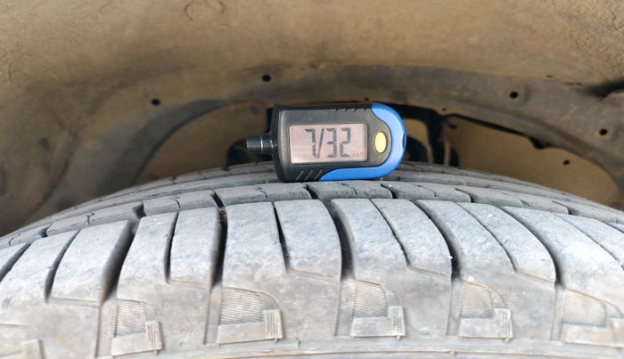 2016 Mitsubishi Pajero Sport 2.5 AT 4X2, Diesel, Automatic, 2,30,236 km, tyre