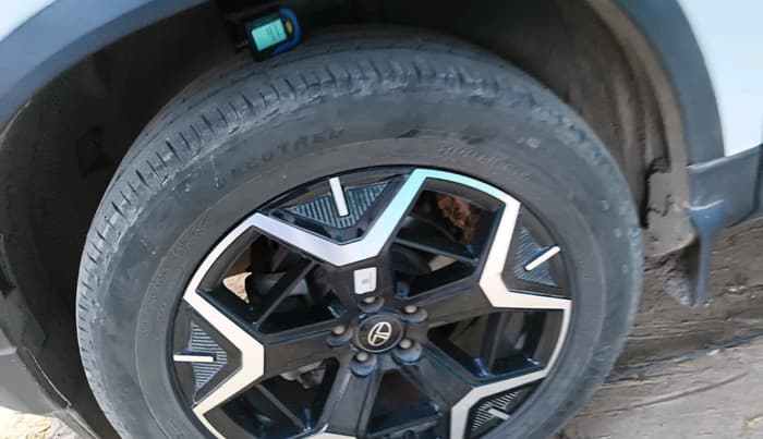 2024 Tata Safari Accomplished 7str AT, Diesel, Automatic, 27,042 km, tyre