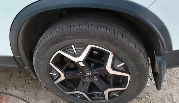 2024 Tata Safari Accomplished 7str AT, Diesel, Automatic, 27,042 km, tyre