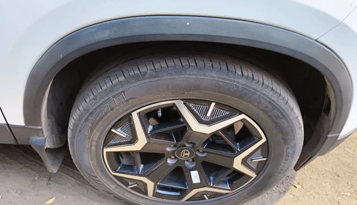2024 Tata Safari Accomplished 7str AT, Diesel, Automatic, 27,042 km, tyre