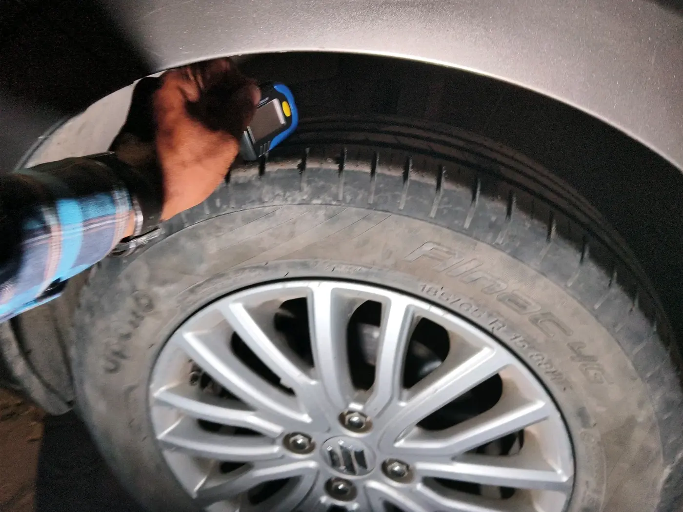 2023 Maruti Dzire ZXI CNG, CNG, Manual, 53,747 km, tyre