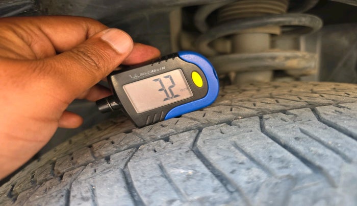 2023 Jeep MERIDIAN LIMITED (O) 4X2 AT, Diesel, Automatic, 86,819 km, tyre