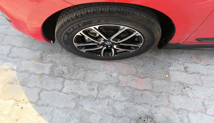 2022 Maruti Swift ZXI PLUS DUAL TONE, Petrol, Manual, 66,985 km, tyre