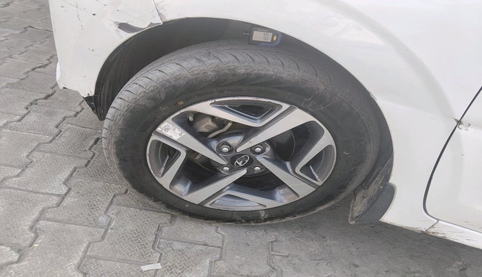 2023 Hyundai AURA SX 1.2 CNG, CNG, Manual, 84,078 km, tyre