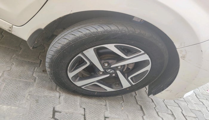 2023 Hyundai AURA SX 1.2 CNG, CNG, Manual, 84,078 km, tyre