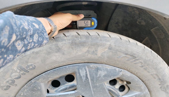 2023 Hyundai VENUE S(O) 1.2, Petrol, Manual, 32,084 km, tyre