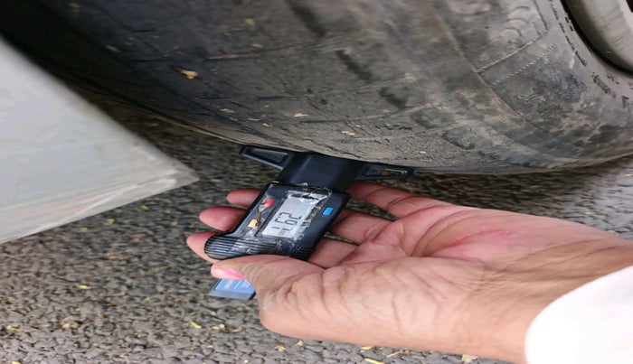 2011 Hyundai i10 MAGNA 1.2, Petrol, Manual, 1,26,117 km, tyre