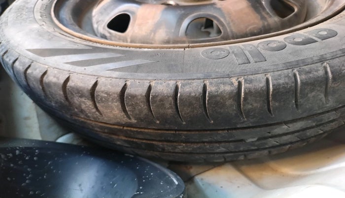 2015 Maruti Alto K10 VXI AMT, Petrol, Automatic, 65,862 km, tyre