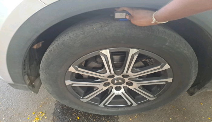 2022 Mahindra XUV700 AX 7 LUXURY D AWD AT 7 STR, Diesel, Automatic, 1,33,277 km, tyre