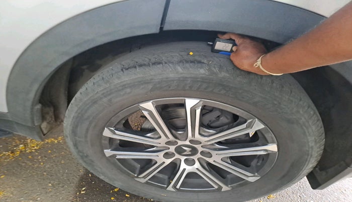 2022 Mahindra XUV700 AX 7 LUXURY D AWD AT 7 STR, Diesel, Automatic, 1,33,277 km, tyre