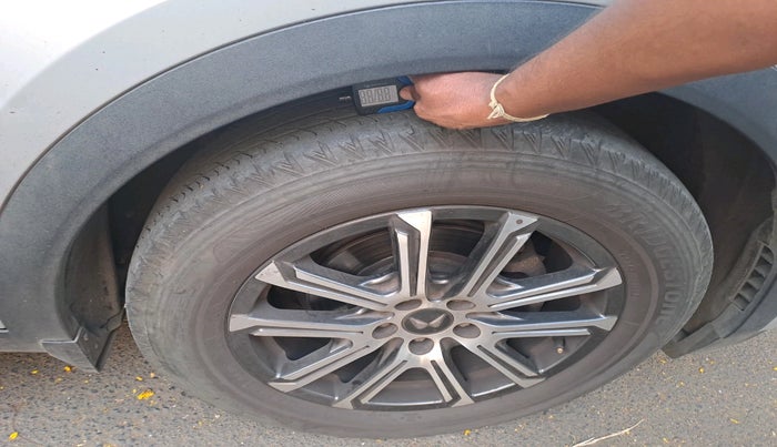 2022 Mahindra XUV700 AX 7 LUXURY D AWD AT 7 STR, Diesel, Automatic, 1,33,277 km, tyre