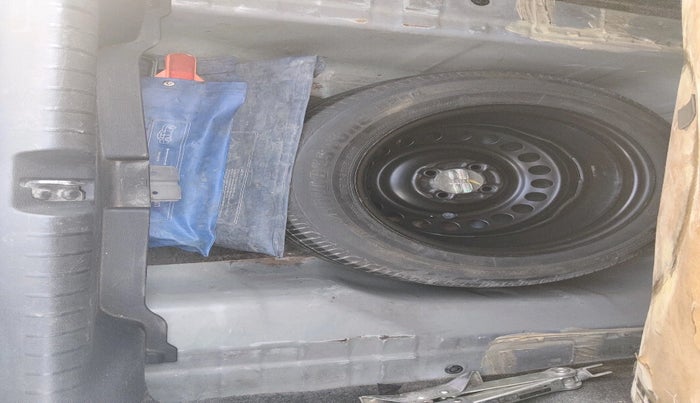 2015 Honda City 1.5L I-DTEC VX, Diesel, Manual, 2,31,920 km, tyre