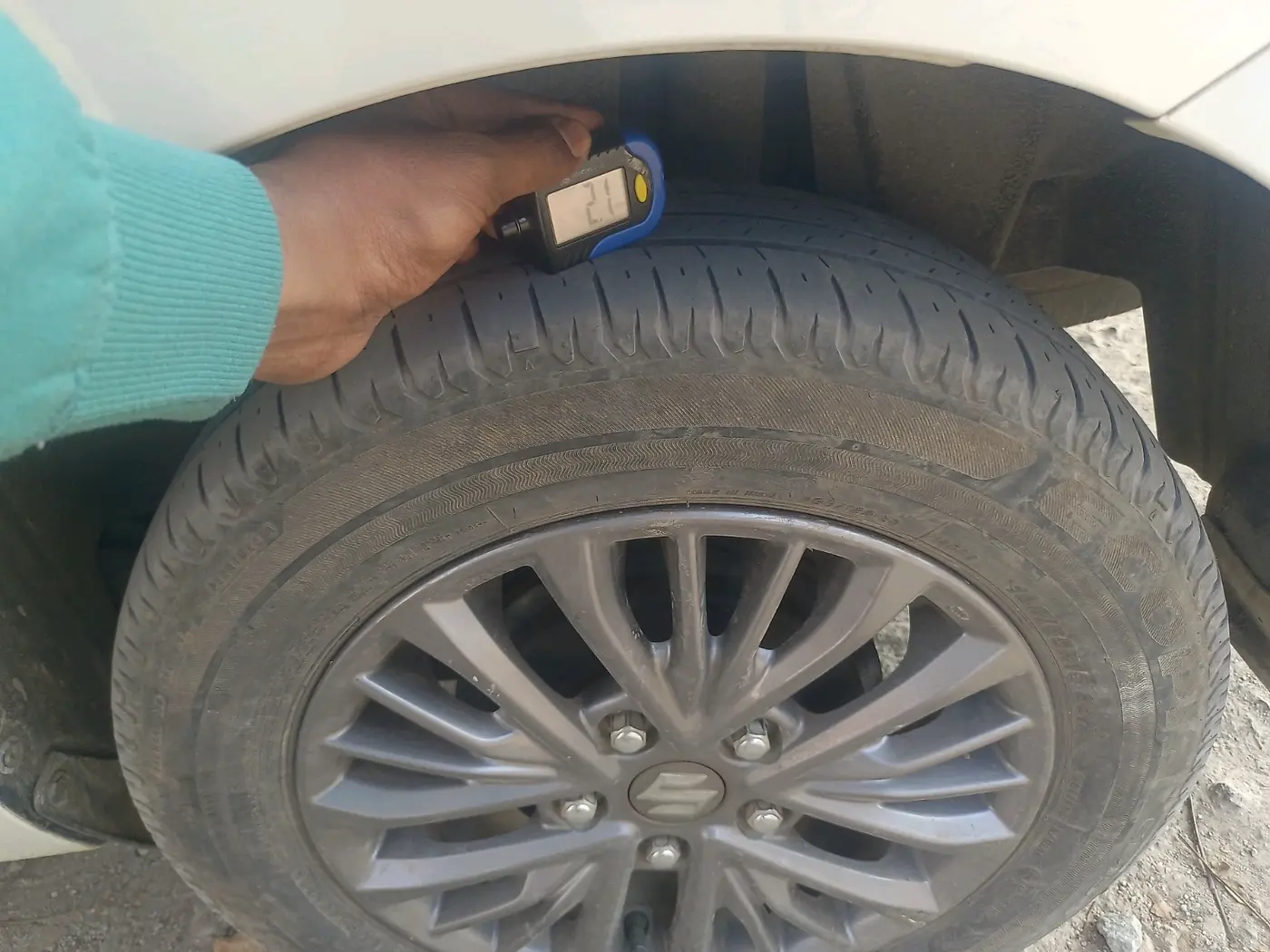 2022 Maruti Ertiga ZXI+ SHVS, Petrol, Manual, 65,198 km, tyre