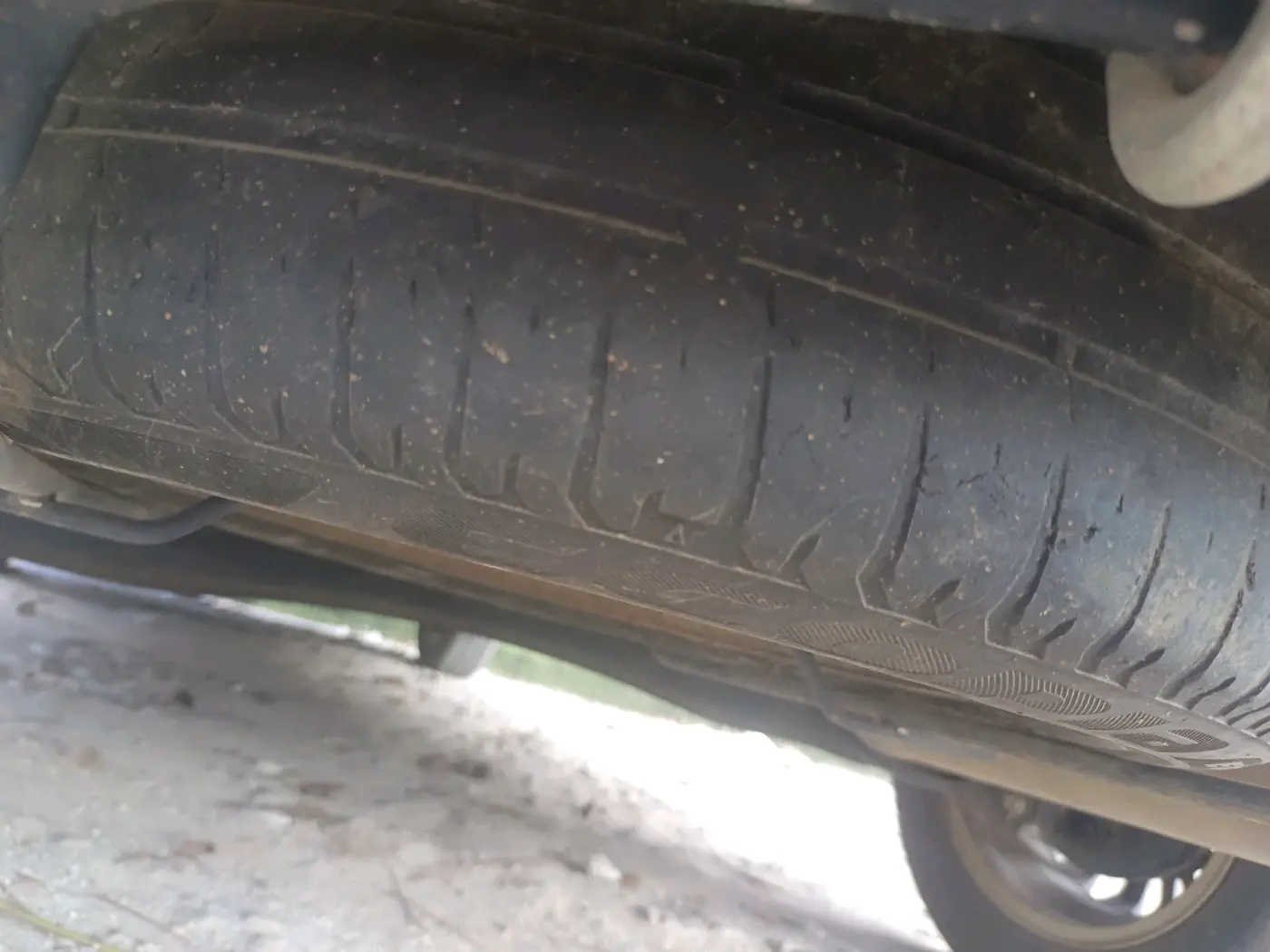 2022 Maruti Ertiga ZXI+ SHVS, Petrol, Manual, 65,198 km, tyre