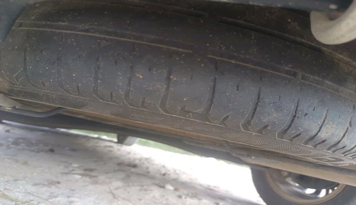 2022 Maruti Ertiga ZXI+ SHVS, Petrol, Manual, 65,198 km, tyre