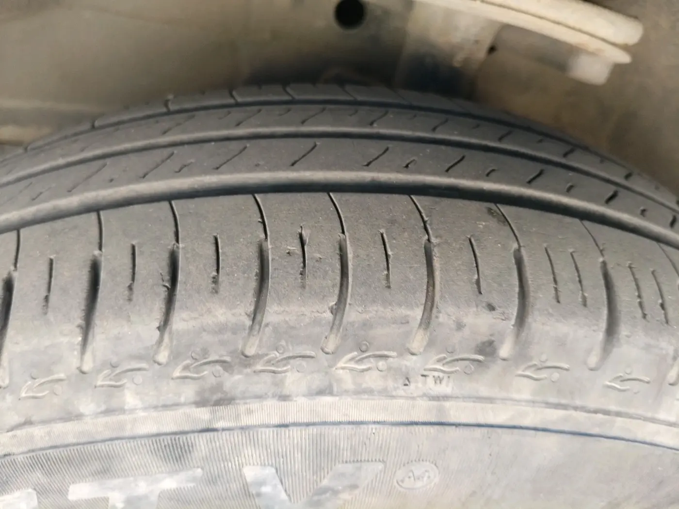2011 Maruti Swift Dzire VXI, Petrol, Manual, 90,000 km, tyre