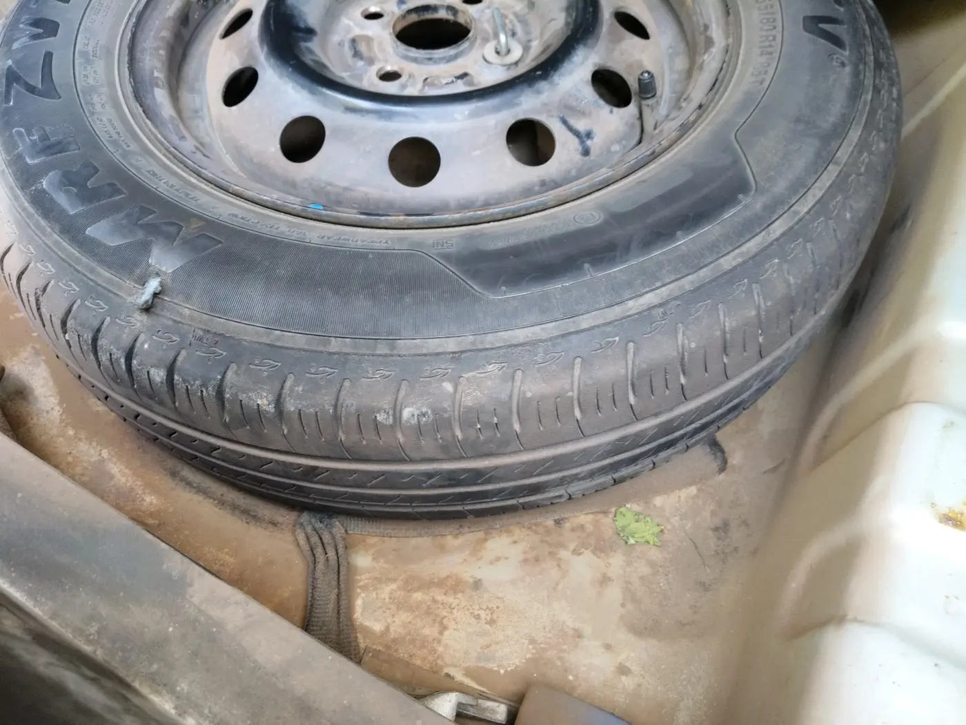 2011 Maruti Swift Dzire VXI, Petrol, Manual, 90,000 km, tyre