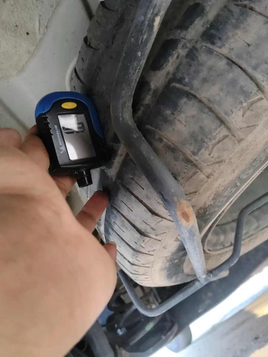 2021 Maruti Ertiga VXI CNG, CNG, Manual, 1,94,829 km, tyre