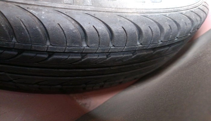 2011 Ford Figo ZXI 1.2 PETROL, Petrol, Manual, 46,963 km, tyre