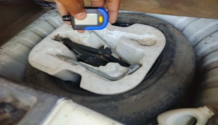 2013 Nissan Micra XV DIESEL, Diesel, Manual, 1,20,812 km, tyre