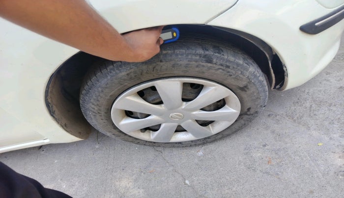 2013 Nissan Micra XV DIESEL, Diesel, Manual, 1,20,812 km, tyre