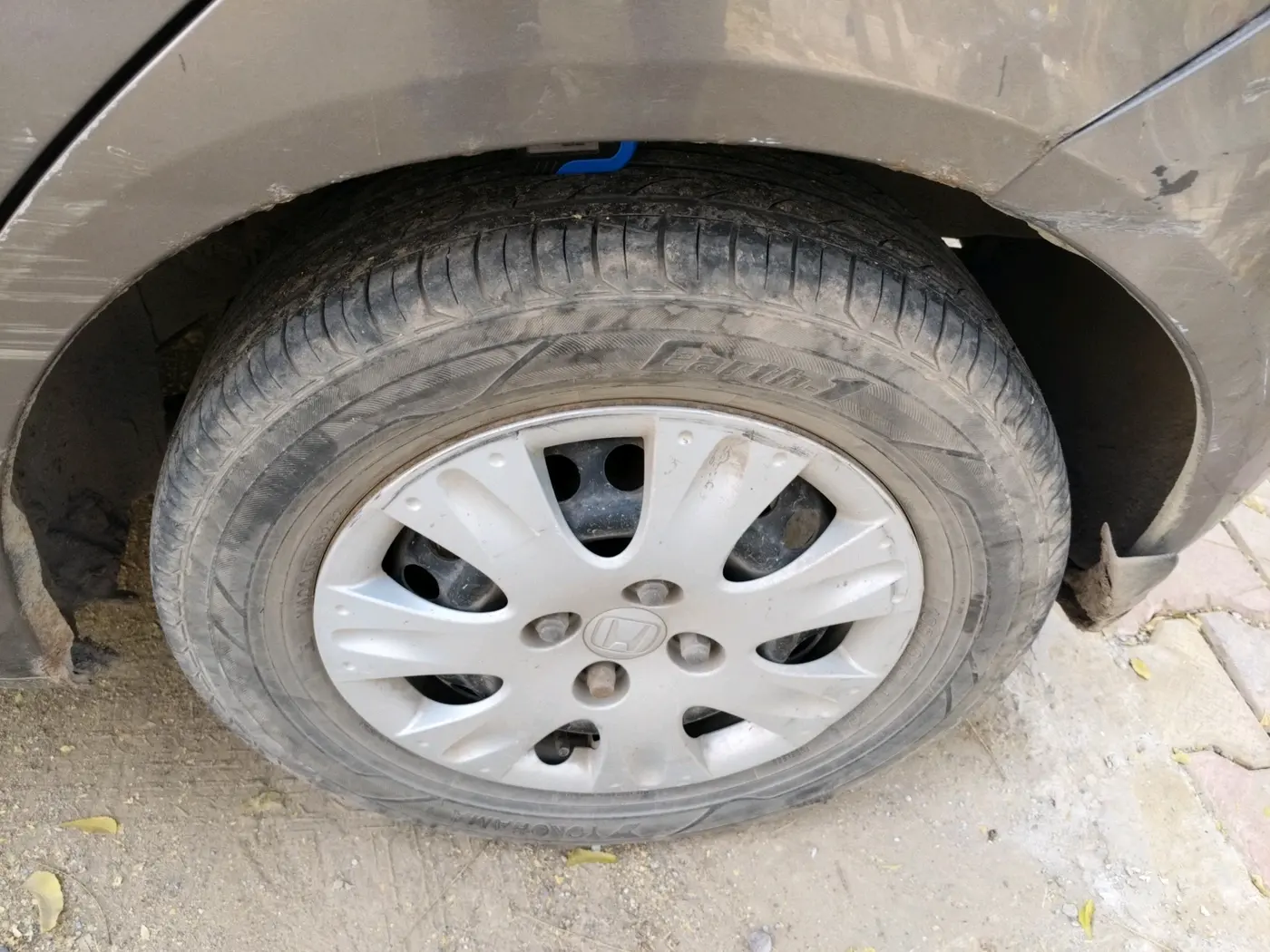 2012 Honda Brio S MT, CNG, Manual, 1,16,233 km, tyre