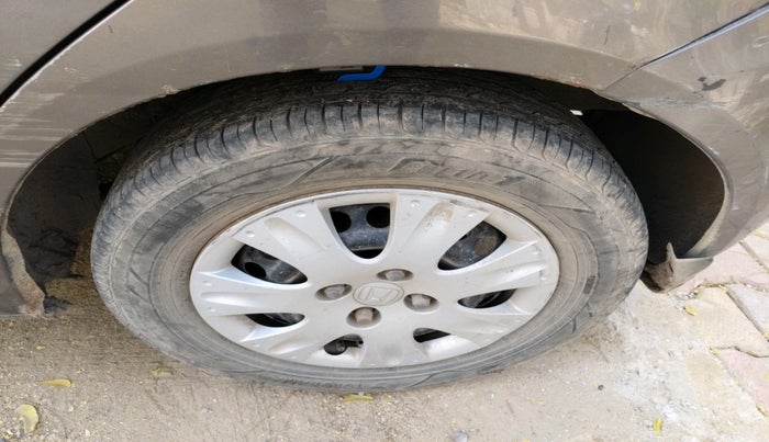 2012 Honda Brio S MT, CNG, Manual, 1,16,233 km, tyre