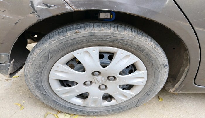 2012 Honda Brio S MT, CNG, Manual, 1,16,233 km, tyre