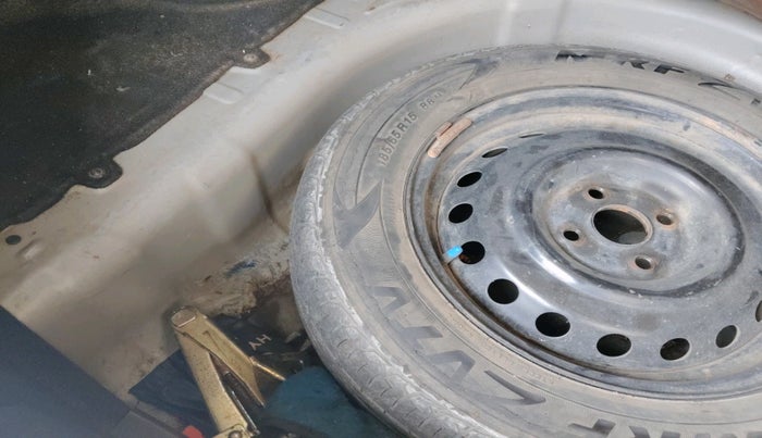 2015 Hyundai Verna FLUIDIC 1.6 CRDI S 4S, Diesel, Manual, 1,38,281 km, tyre