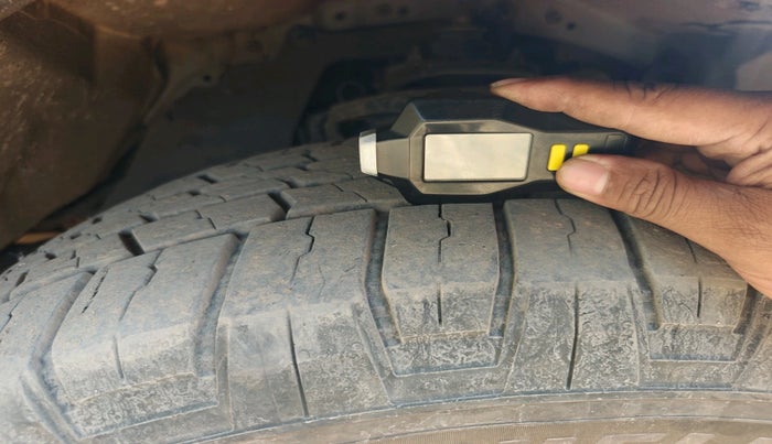 2017 Toyota Fortuner 2.8 4X4 AT, Diesel, Automatic, 1,22,995 km, tyre