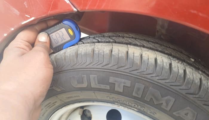 2013 Hyundai Eon ERA +, Petrol, Manual, 1,63,063 km, tyre