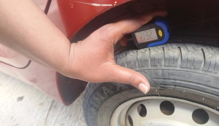 2013 Hyundai Eon ERA +, Petrol, Manual, 1,63,063 km, tyre