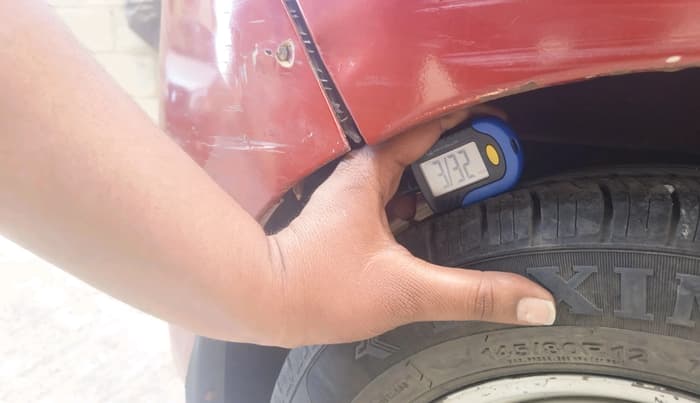 2013 Hyundai Eon ERA +, Petrol, Manual, 1,63,063 km, tyre