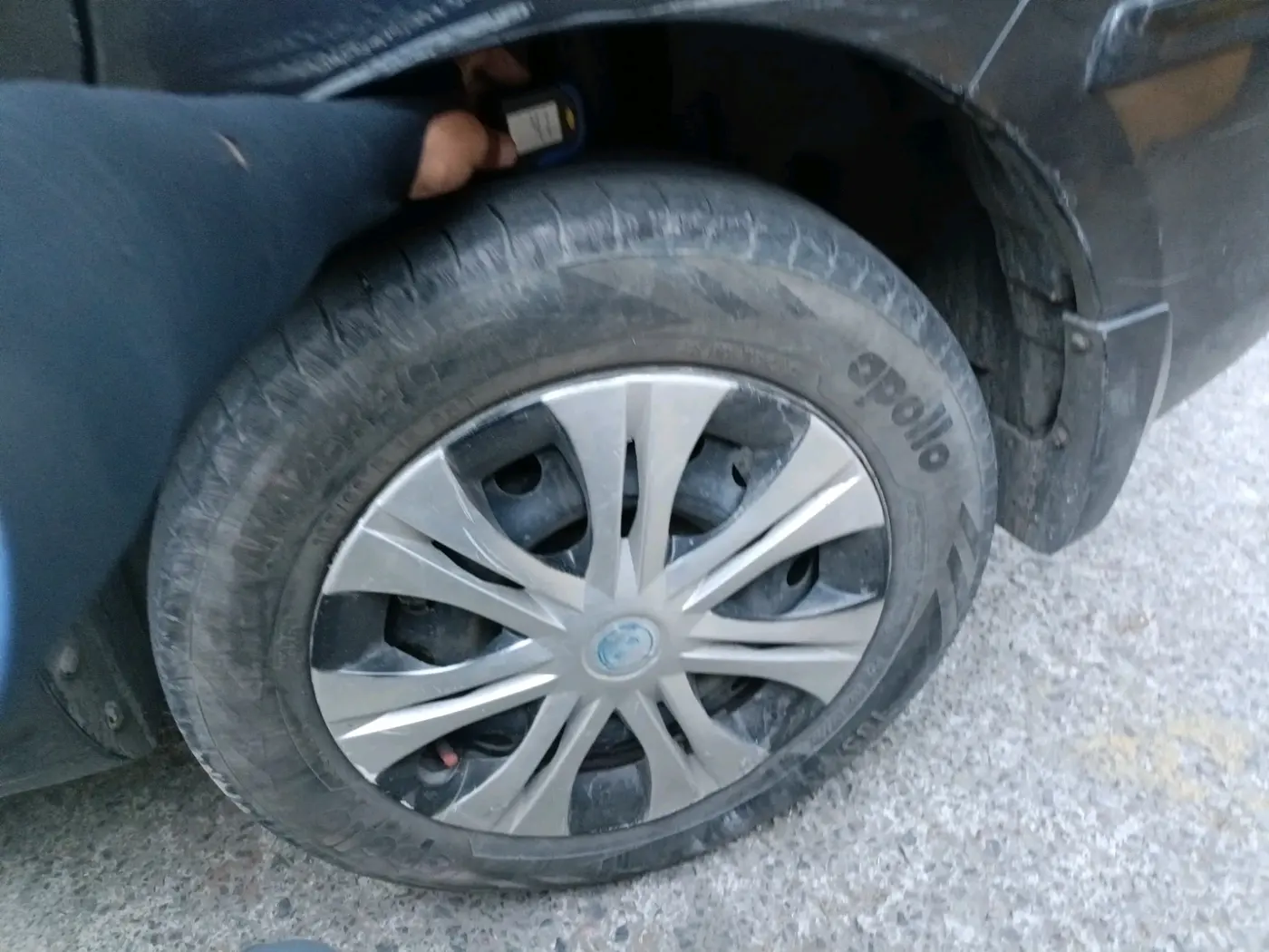 2015 Maruti Ertiga VXI, CNG, Manual, 15,40,000 km, tyre