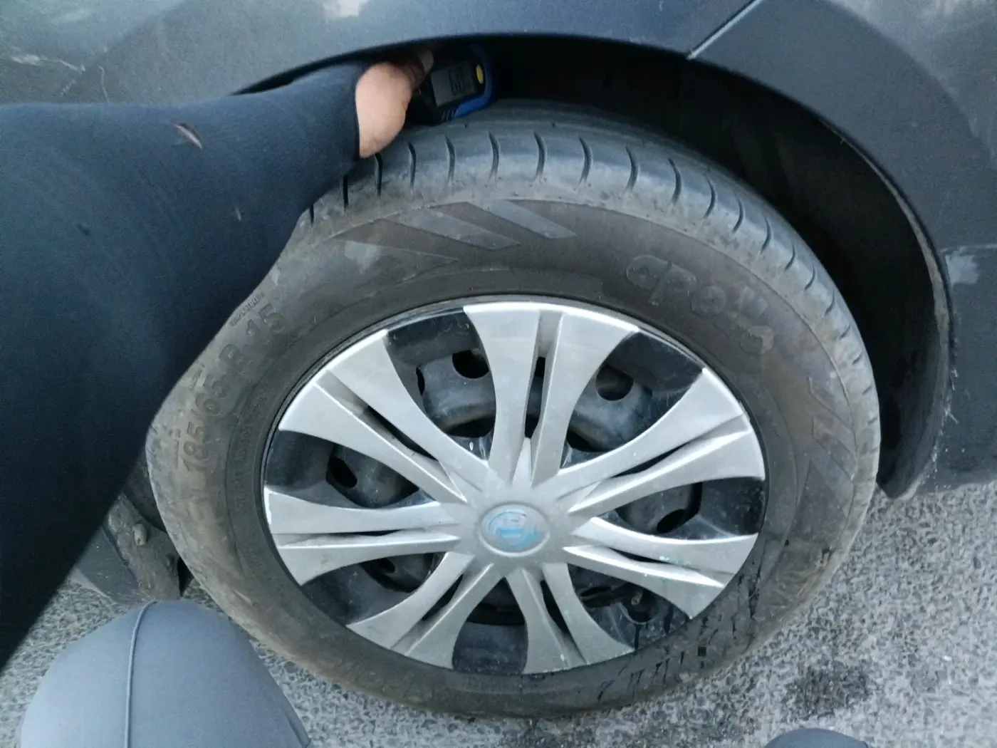 2015 Maruti Ertiga VXI, CNG, Manual, 15,40,000 km, tyre