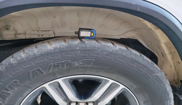 2017 Toyota Fortuner 2.8 4X2 AT, Diesel, Automatic, 1,37,934 km, tyre