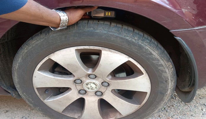 2011 Skoda Superb ELEGANCE 1.8 TSI MT, Petrol, Manual, 62,598 km, tyre