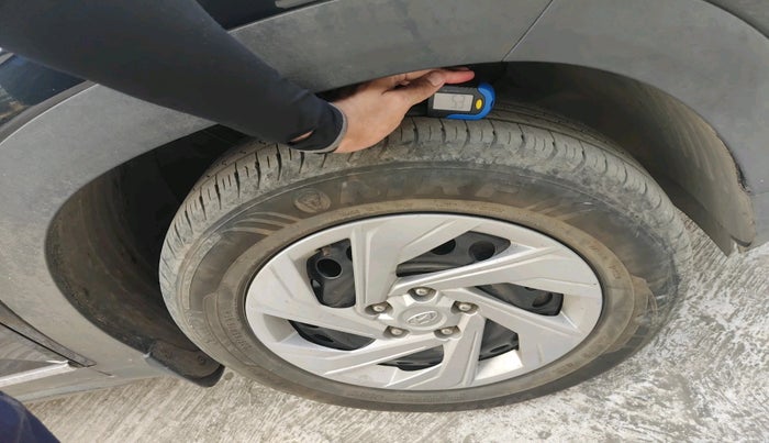 2024 Hyundai Creta E 1.5 PETROL, Petrol, Manual, 11,480 km, tyre