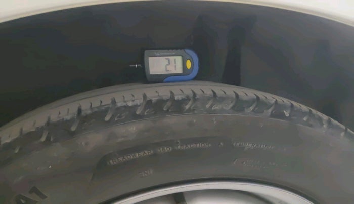 2020 Maruti Dzire LXI, CNG, Manual, 77,142 km, tyre