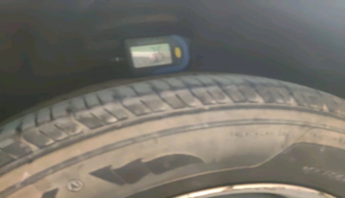 2020 Maruti Dzire LXI, CNG, Manual, 77,142 km, tyre