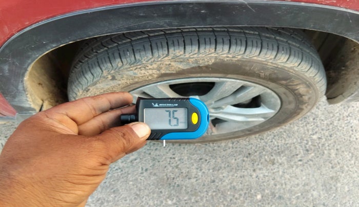 2017 Maruti Vitara Brezza ZDI, Diesel, Manual, 97,206 km, tyre