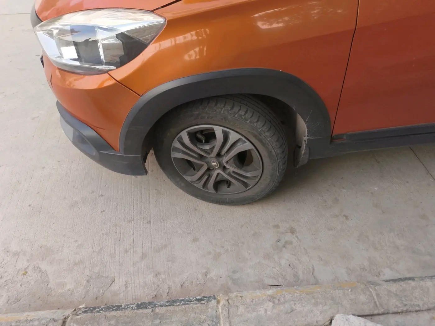 2018 Tata TIAGO NRG PETROL, Petrol, Manual, 40,605 km, tyre