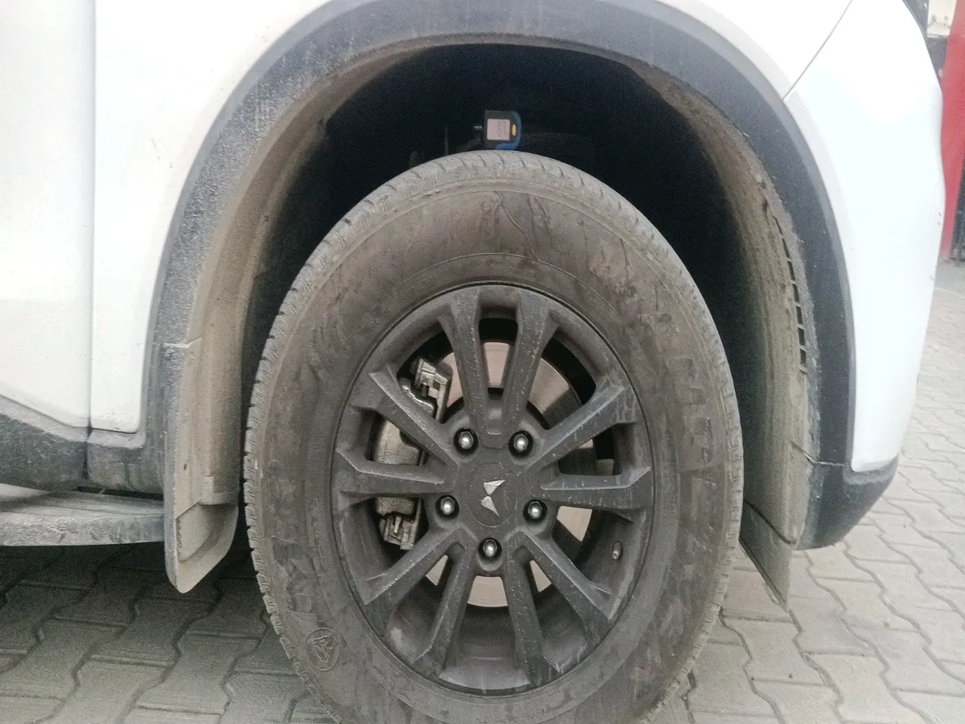 2025 Mahindra SCORPIO-N Z8 Select Petrol MT, Petrol, Manual, 5,886 km, tyre
