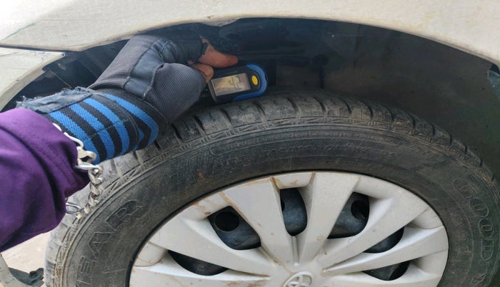 2011 Toyota Etios G, Petrol, Manual, 23,996 km, tyre