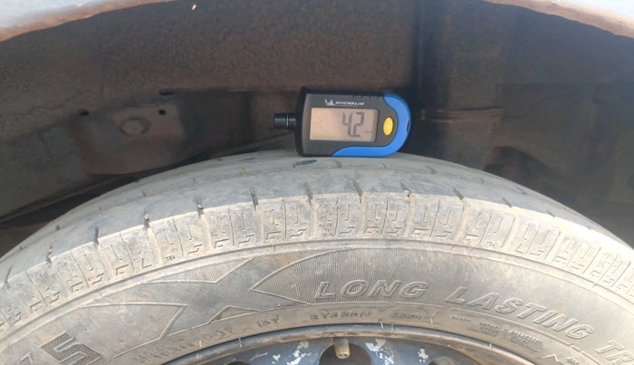 2012 Hyundai Eon ERA + LPG, Petrol, Manual, 1,58,778 km, tyre